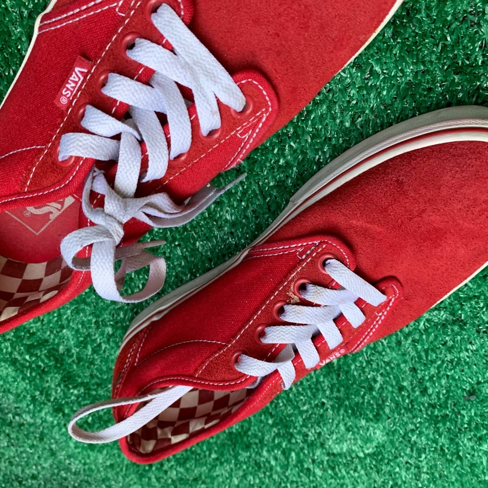 Red vans - Picture 2 of 5